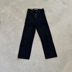 Women’s Levi’s Black button front Jean. Ribcage Straight Ankle. Size 25.